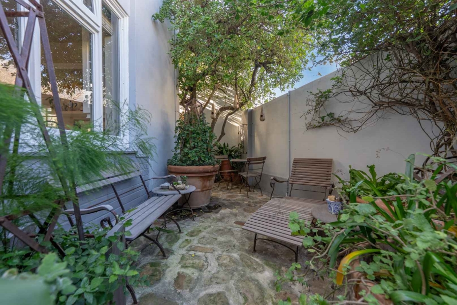 2 Bedroom Property for Sale in Gardens Western Cape